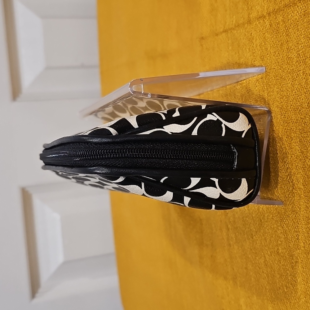COACH ๐ Black & White Cosmetic Makeup Case EUC - Picture 4 of 7